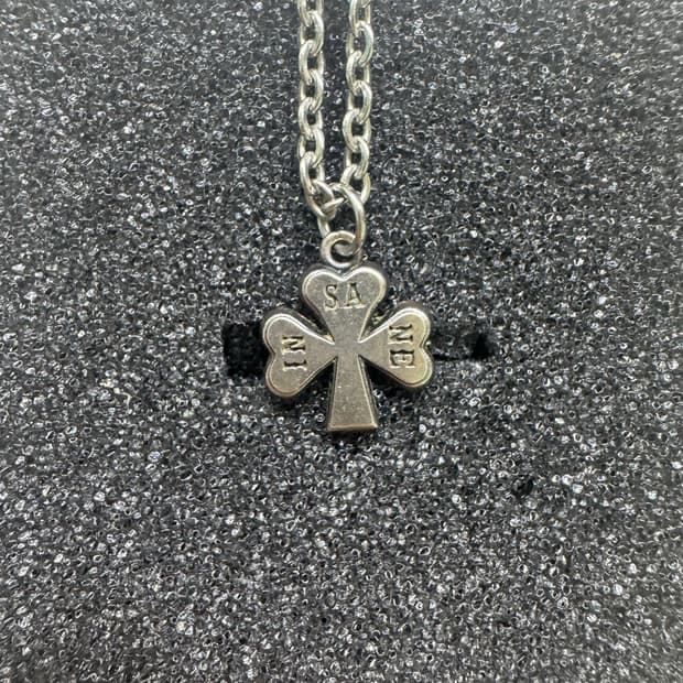 인세인개러지 클로버 목걸이