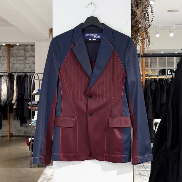 준야 와타나베 맨 레드 블루 배색 스티치 디테일 블레이저
