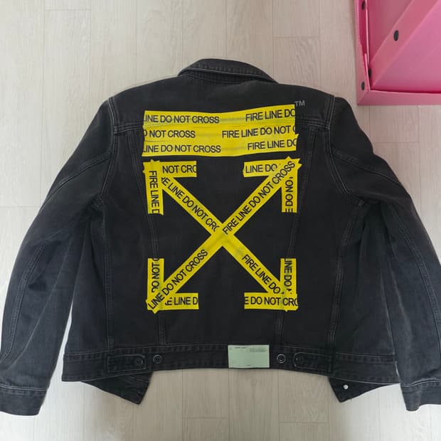 오프화이트 17SS 에로우 흑청 데님자켓