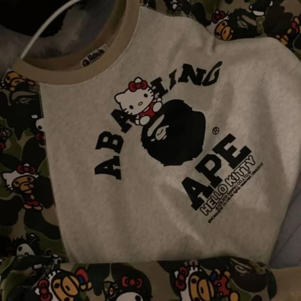 베이프 헬로키티 콜라보 맨투맨