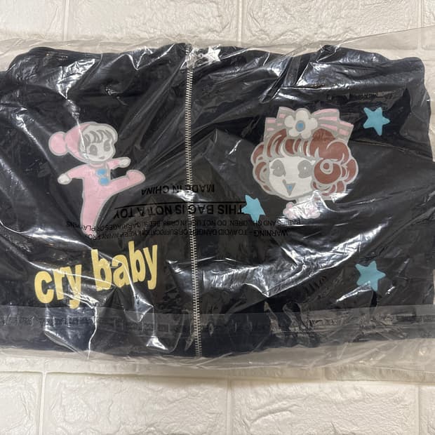 애슐리윌리엄스 cry baby 후드집업