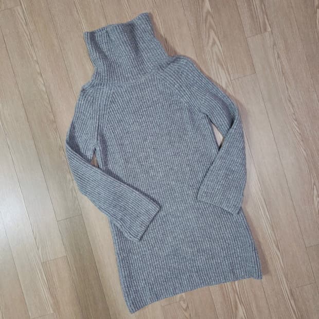 유나이티드 애로우즈 도쿄 라이트 그레이 하이넥 니트 원피스