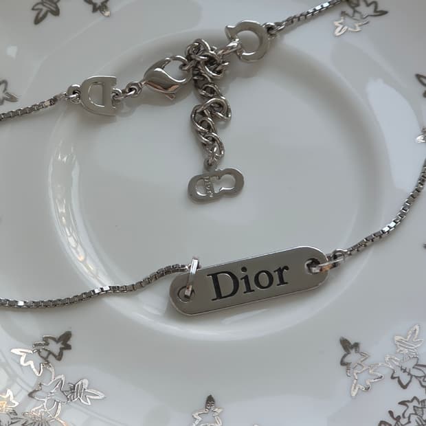 디올 은장 가로바 가로플레이트 dior 로고 목걸이 