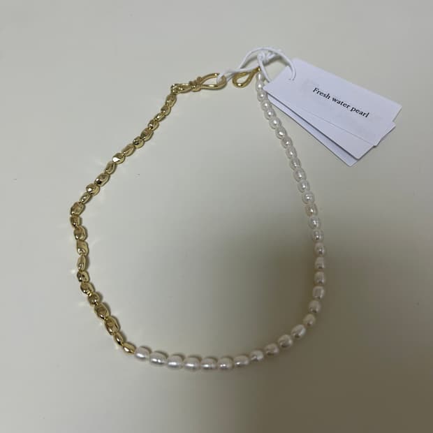 앤아더스토리즈 목걸이