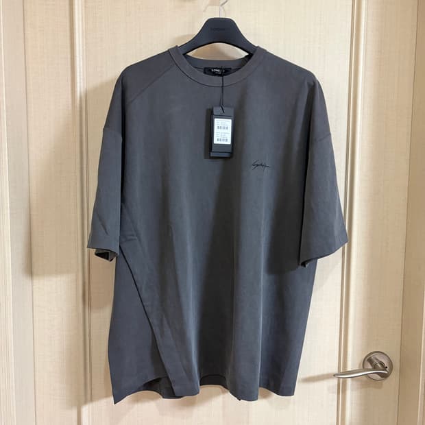 송지오 옴므 25Ss 어시메트릭 오토그래프 티셔츠 그레이 48 새상품