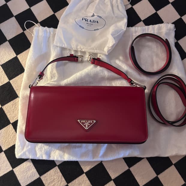 프라다 브러시드 팜므백 레드 (상태최상,더스트,쇼핑백)