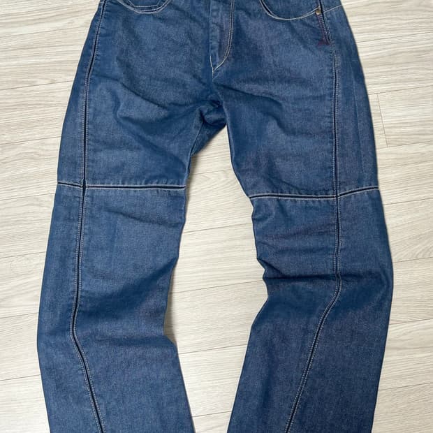 리바이스 엔지니어드진 절개 디테일 데님 팬츠 953