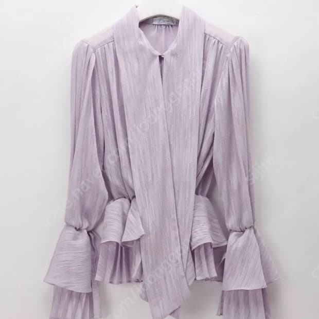[새상품] 더틴트 milky blouse 연보라 블라우스