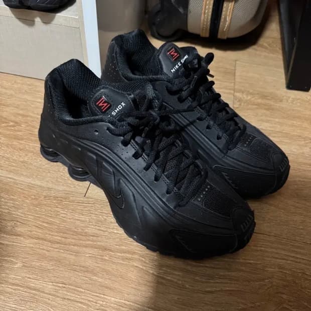 나이키 샥스 r4 트리플블랙