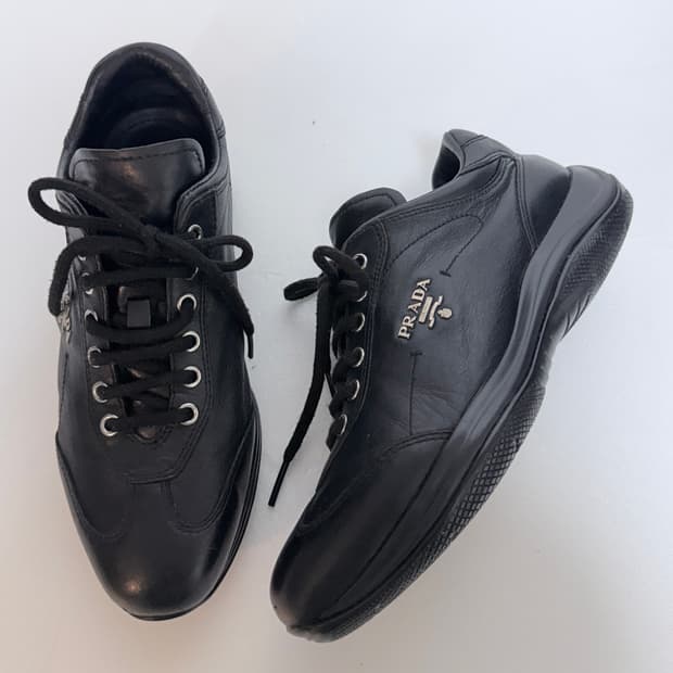 프라다(PRADA) 레더 스니커즈 블랙 36 (225~230 추천)