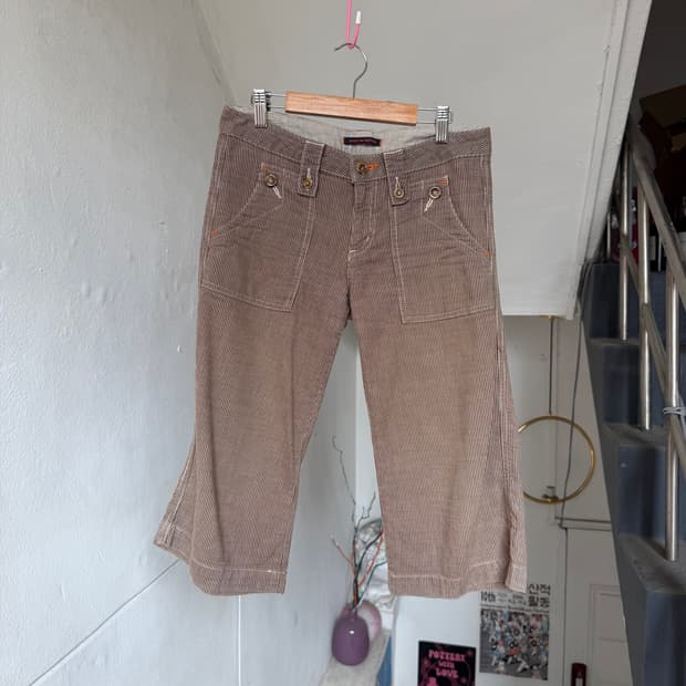 브라운 스트라이프 버뮤다 팬츠