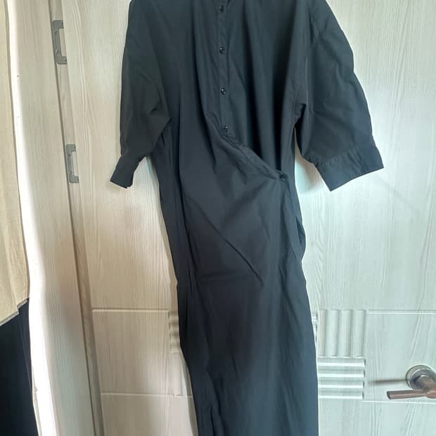 르메르(LEMAIRE) 밴드 칼라 랩 드레스(Band Collar