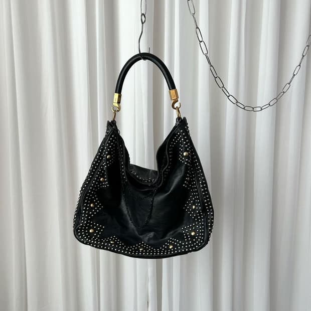 생로랑 로디 락 스터드 호보백