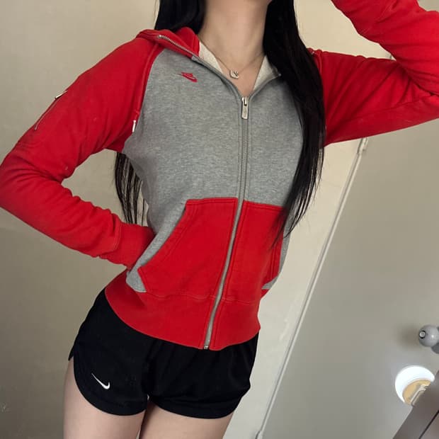 나이키 로고 올드스쿨 배색 회빨 후드집업