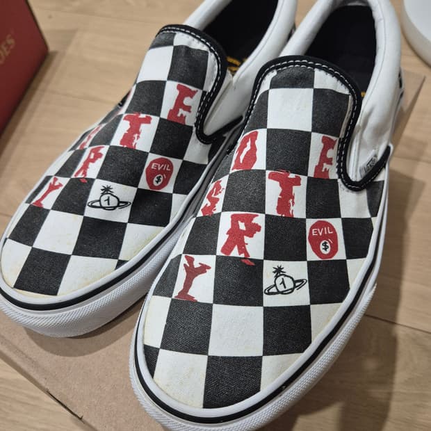 반스X비비안웨스트우드 275