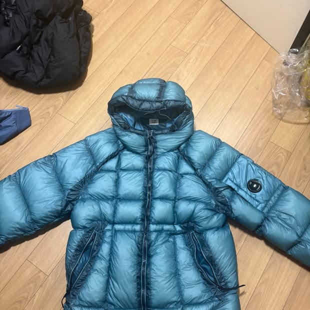 Cp컴퍼니 dd쉘 다운 자켓 M 25FW