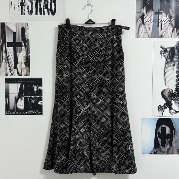 Oriental mood pattern long skirt