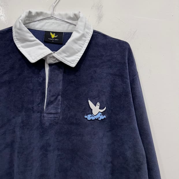 와릿이즌 와펜로고 벨벳 카라 맨투맨