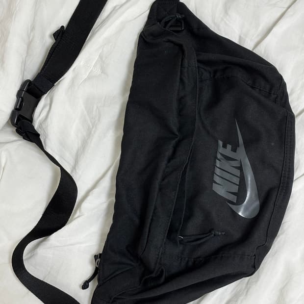 나이키 블랙 힙색 슬링백