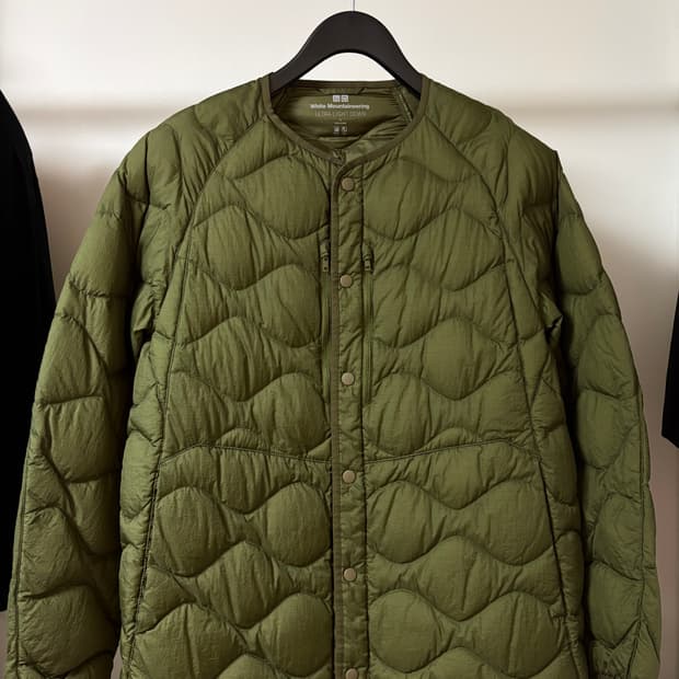 유니클로 화이트마운티니어링 울트라 라이트 다운 L 올리브