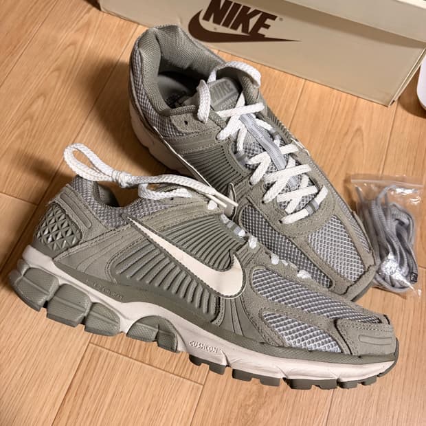 나이키 줌 보메로 5 그레이 스웨이드