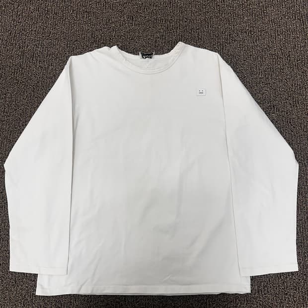 Acne Studio 아크네 스튜디오 긴팔티셔츠 맨투맨 화이트 