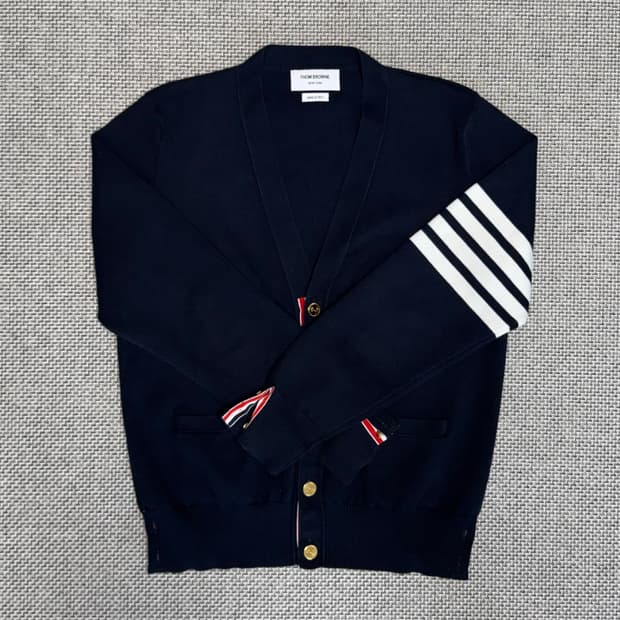 톰브라운 밀라노스티치 금장 가디건