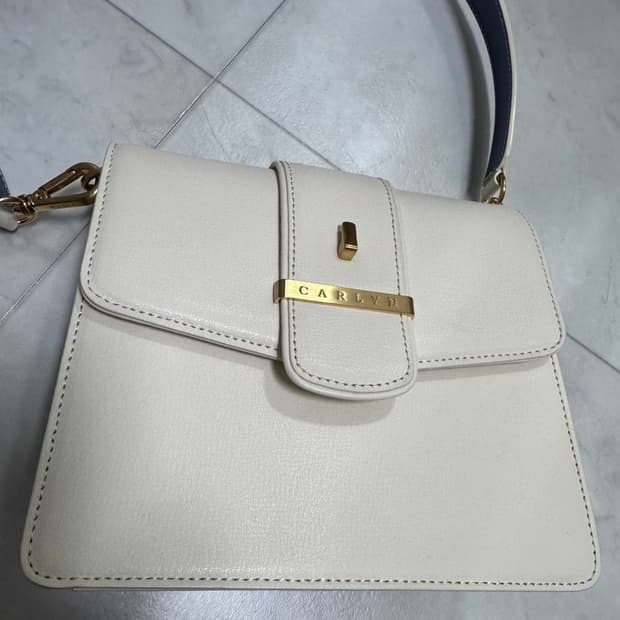 칼린 뉴헤스터 한소희 미니백