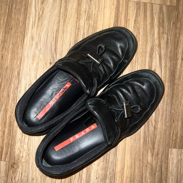 프라다 스트링 로퍼