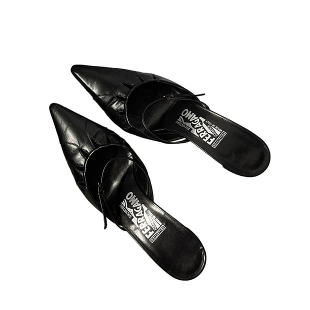 SALVATORE FERRAGAMO pointed leather mule