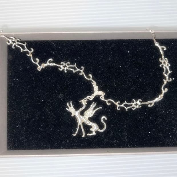Harlot Hands Superstition Necklace 목걸이