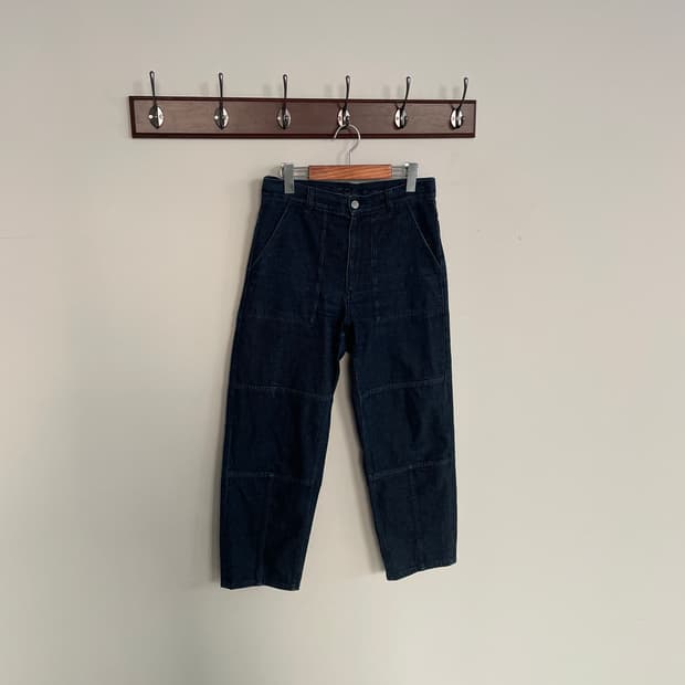 코스 진청 스티치 데님 팬츠