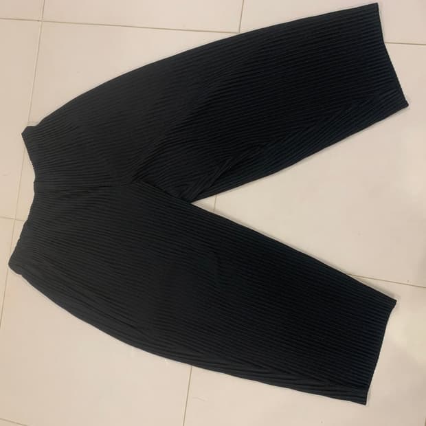 옴므플리세 팬츠 블랙