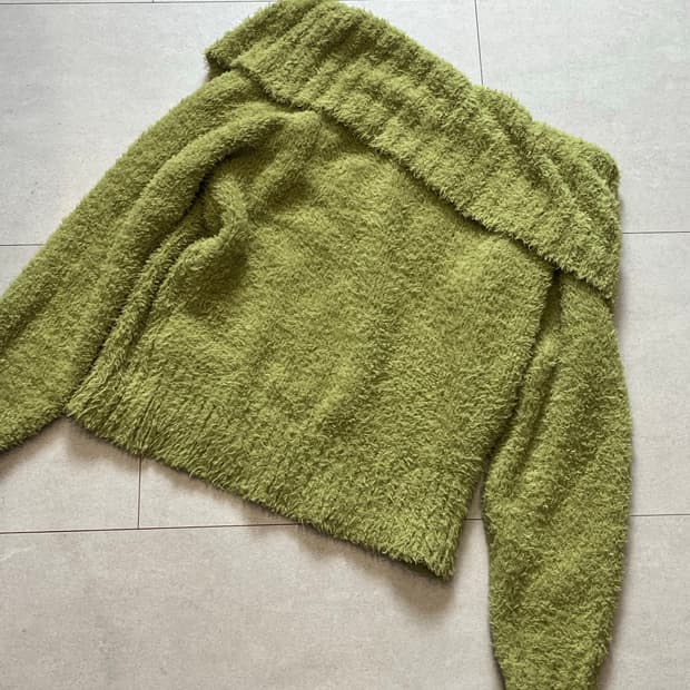 커렌트 오프숄더 니트 탑 GREEN