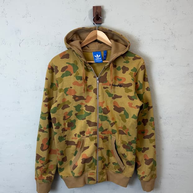 아디다스 파이어버드 카모플라쥬 후드집업