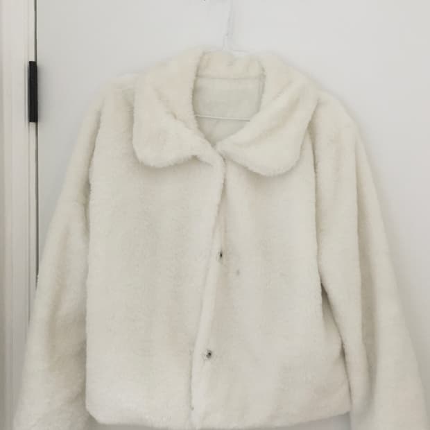 화이트 퍼 자켓