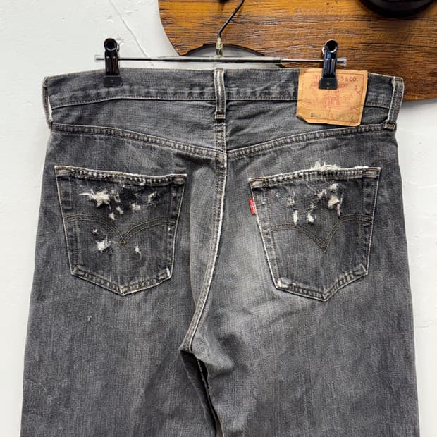 00s Levi’s 501 Distressed Straight Black