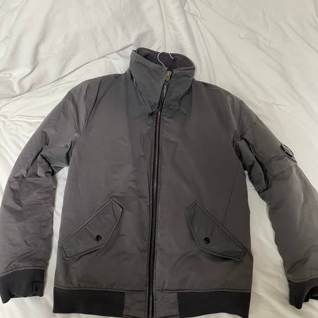 CP컴퍼니 봄버자켓 다크 그레이 L사이즈