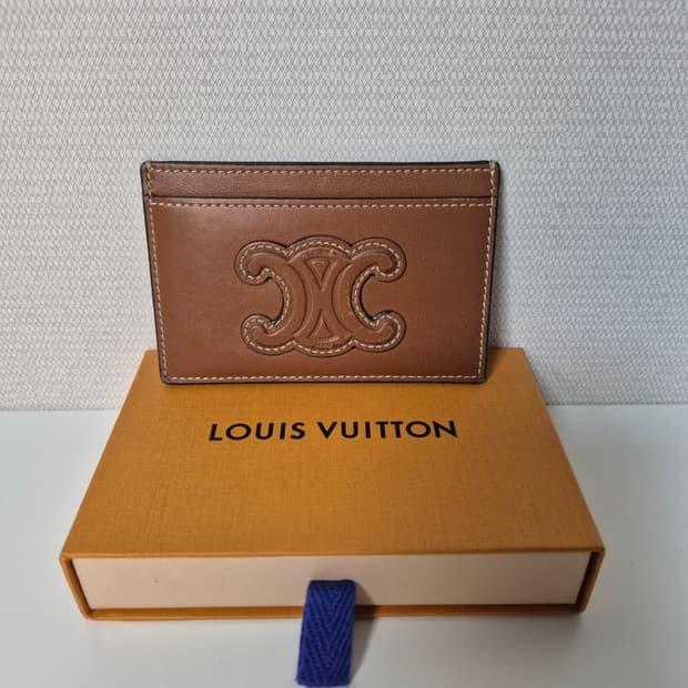 셀린느 정품 트리오페 카드 지갑 팝니다