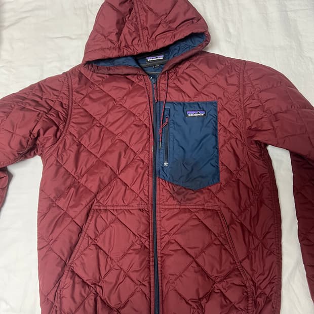 파타고니아 다이아몬드 퀄티드 봄버 후디