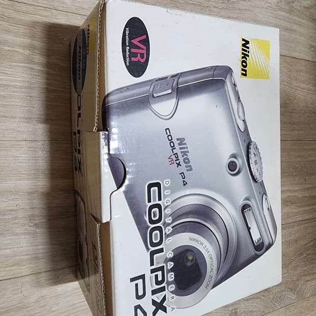 니콘 쿨픽스 P4(Coolpix p4)빈티지 디지털 카메라