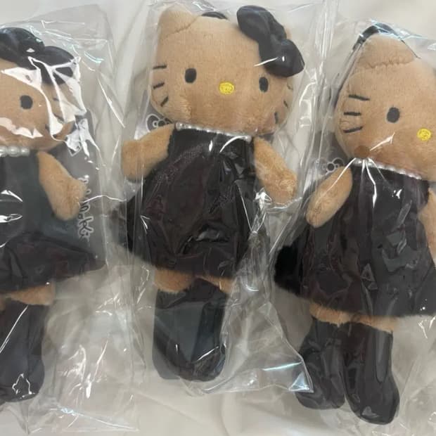 일본정품)산리오 키티 헬로키티 롱다리 태닝키티 블랙 진주 카라비너 인형