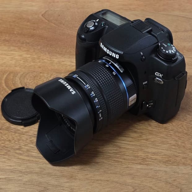 삼성 GX-1 디지털 카메라와 18-55mm 렌즈 팝니다.