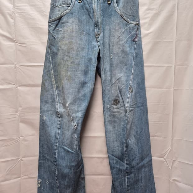 리바이스 엔지니어드진 신치백