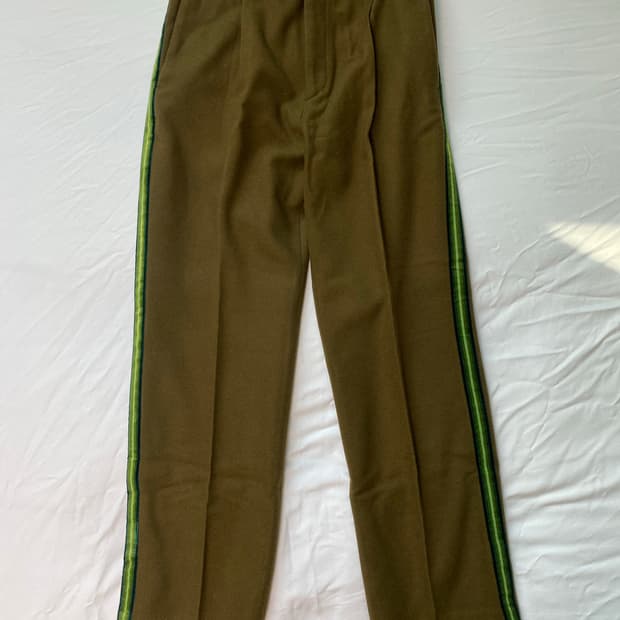 비욘드클로젯 컬렉션 팬츠 카키