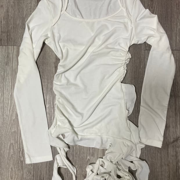 플레이스 스튜디오 사이드 셔링 프릴 나시 레이어드 슬림핏 롱 슬리브 [화