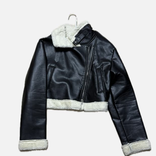 크롭 버클 레더 무스탕