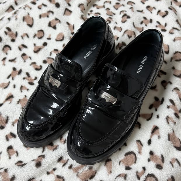 [정품] 미우미우 에나멜 로퍼 37