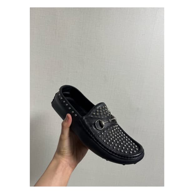 구찌 스터드 보트 슈즈