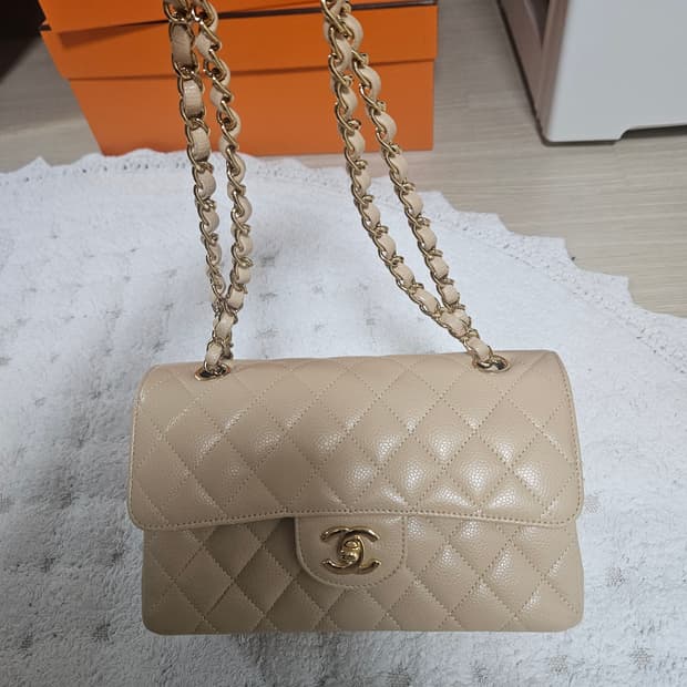 샤넬 클래식 스몰 베이지 내장칩